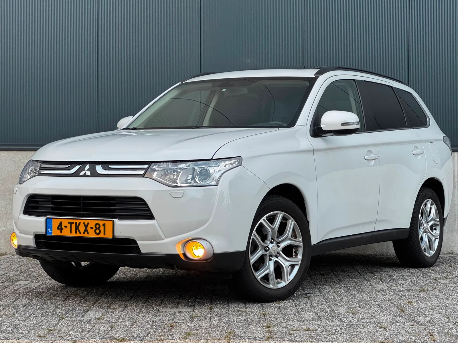 Mitsubishi Outlander (2014) — foto 1