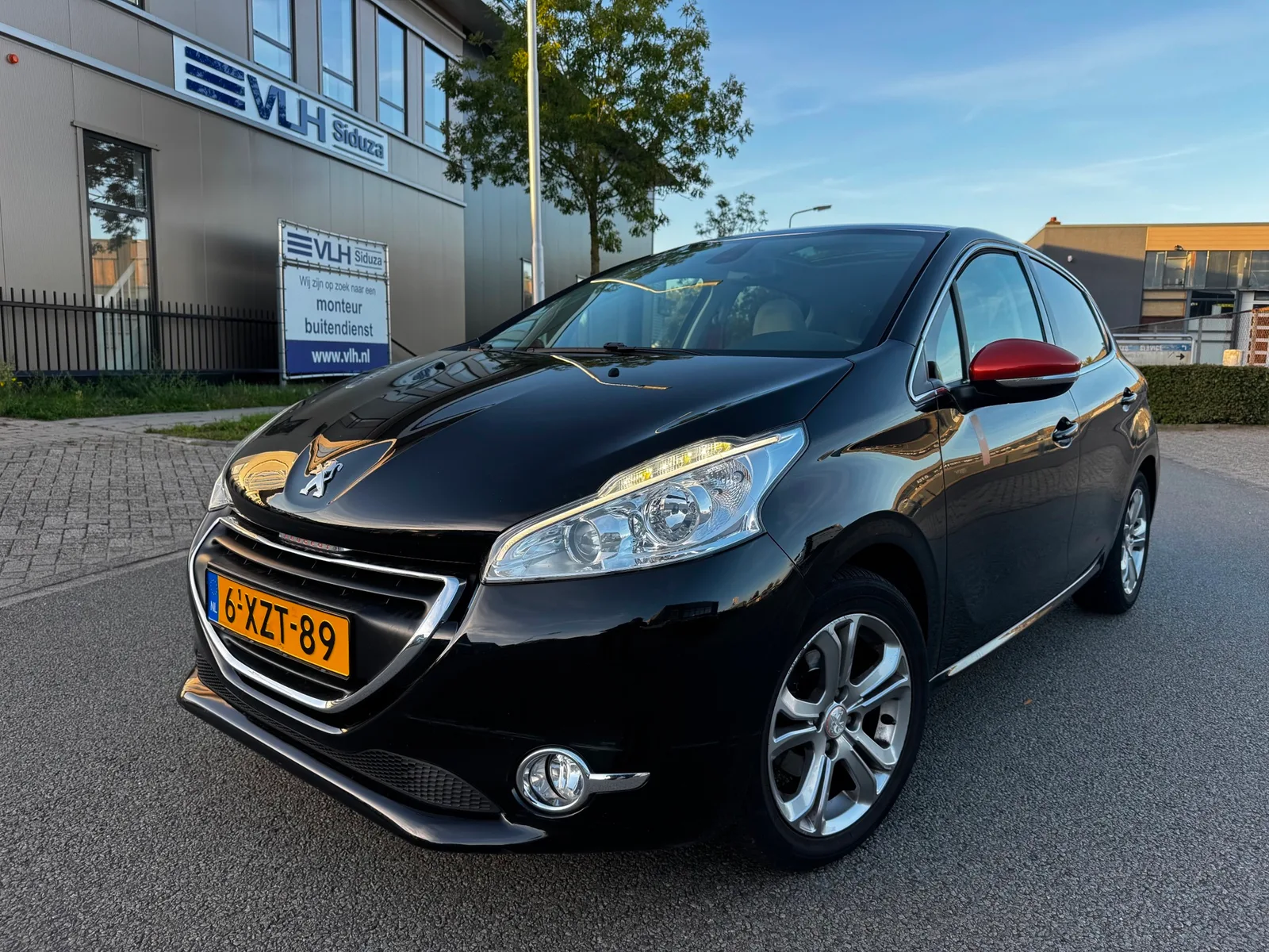Peugeot 208 (2014) — foto 1