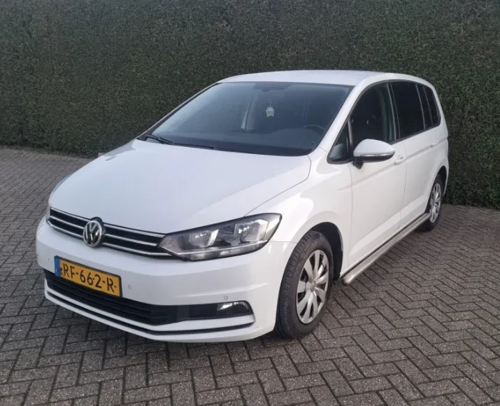 Volkswagen Touran (2017) — foto 1