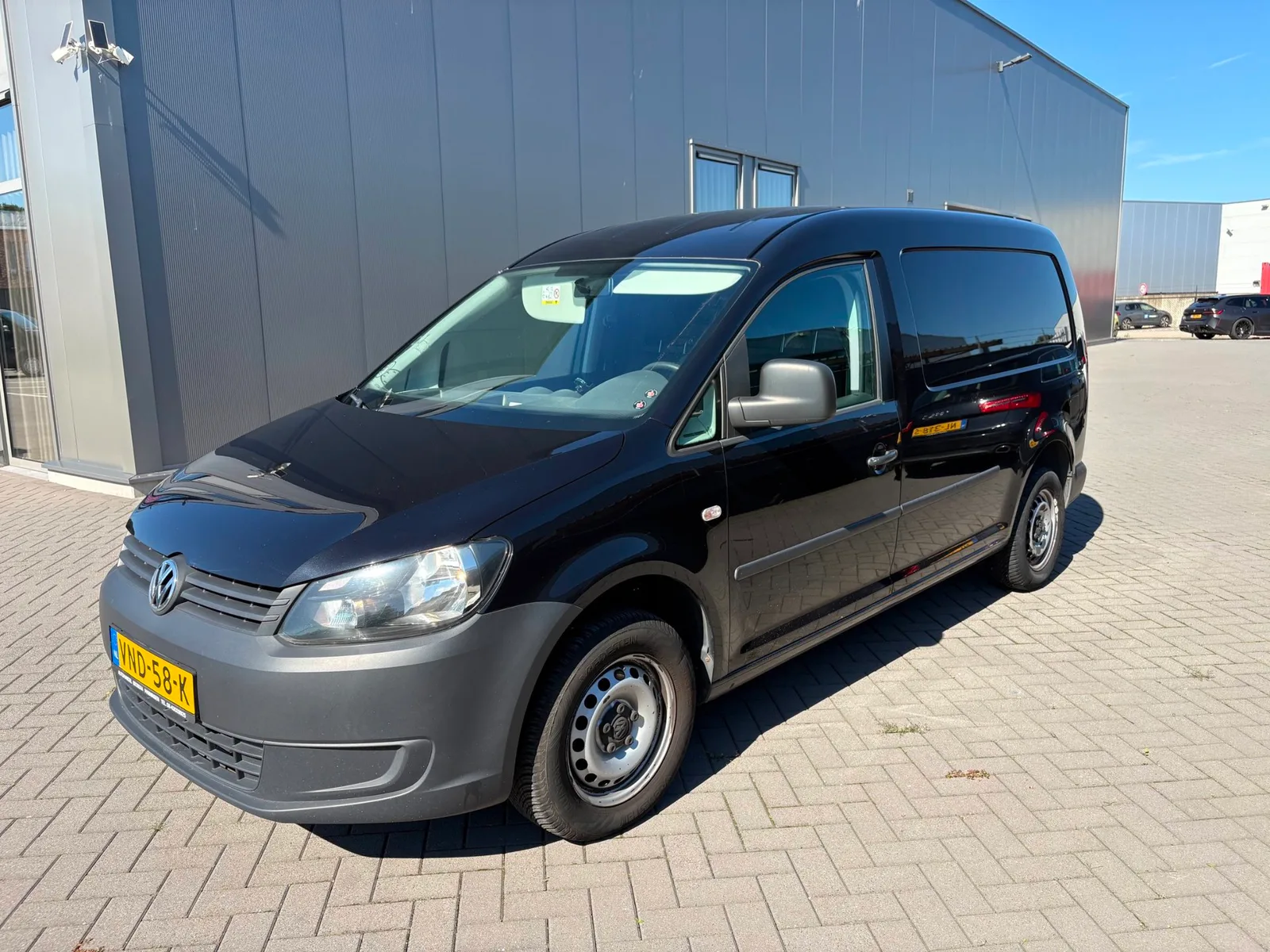 Volkswagen Caddy (2014) — foto 1
