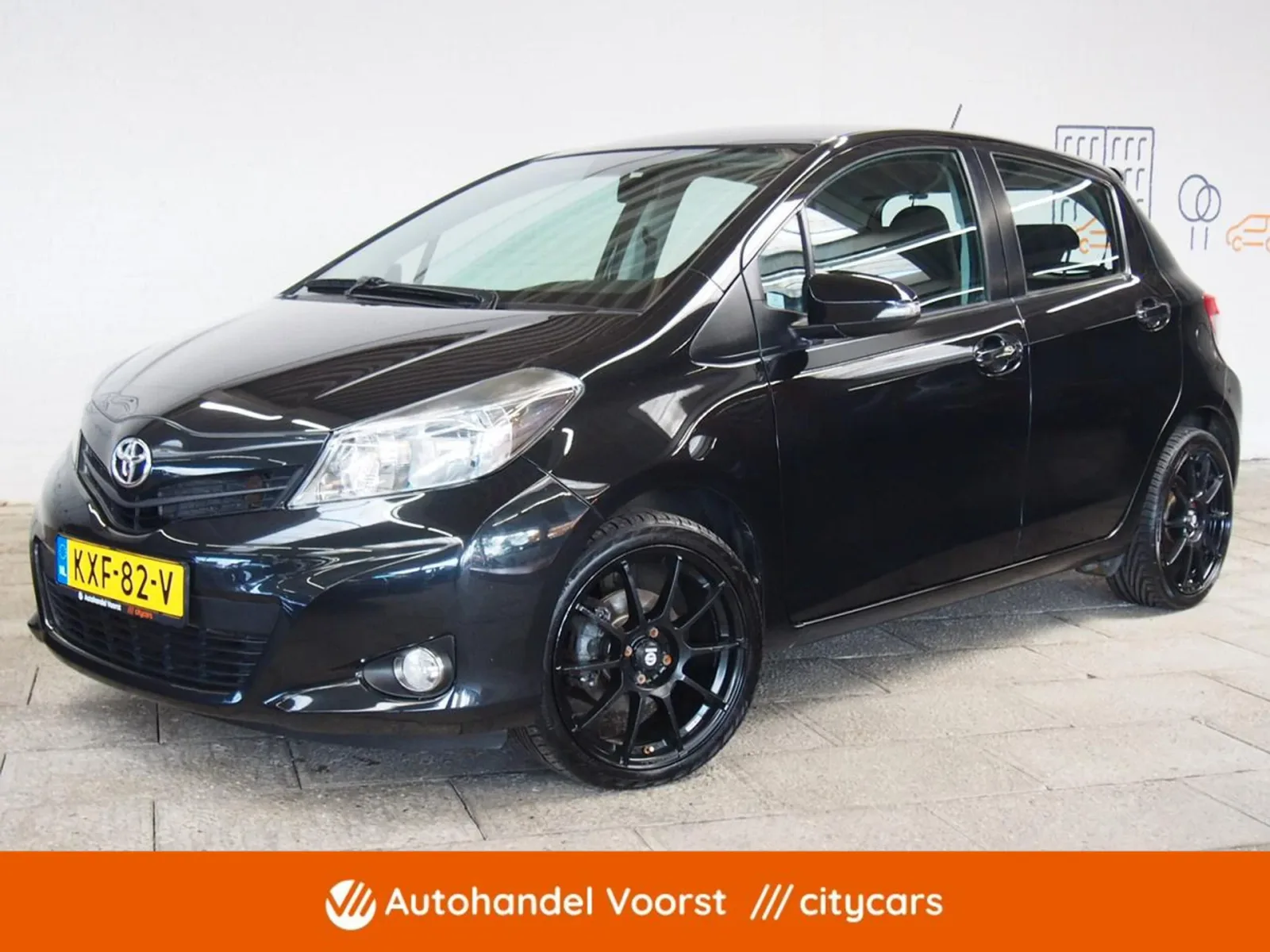 Toyota Yaris (2013) — foto 1
