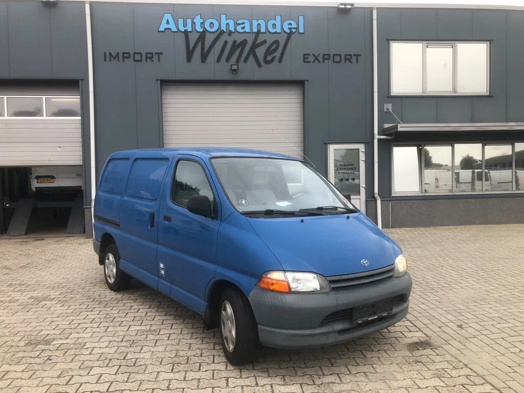 Toyota HiAce (2000) — foto 1
