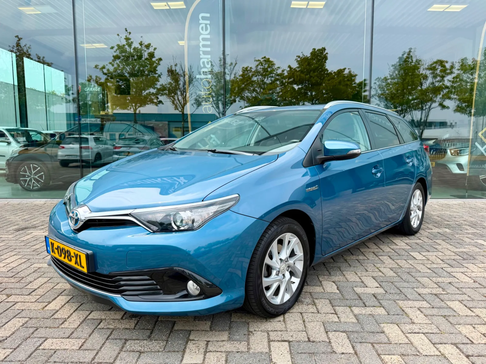Toyota Auris (2015) — foto 1