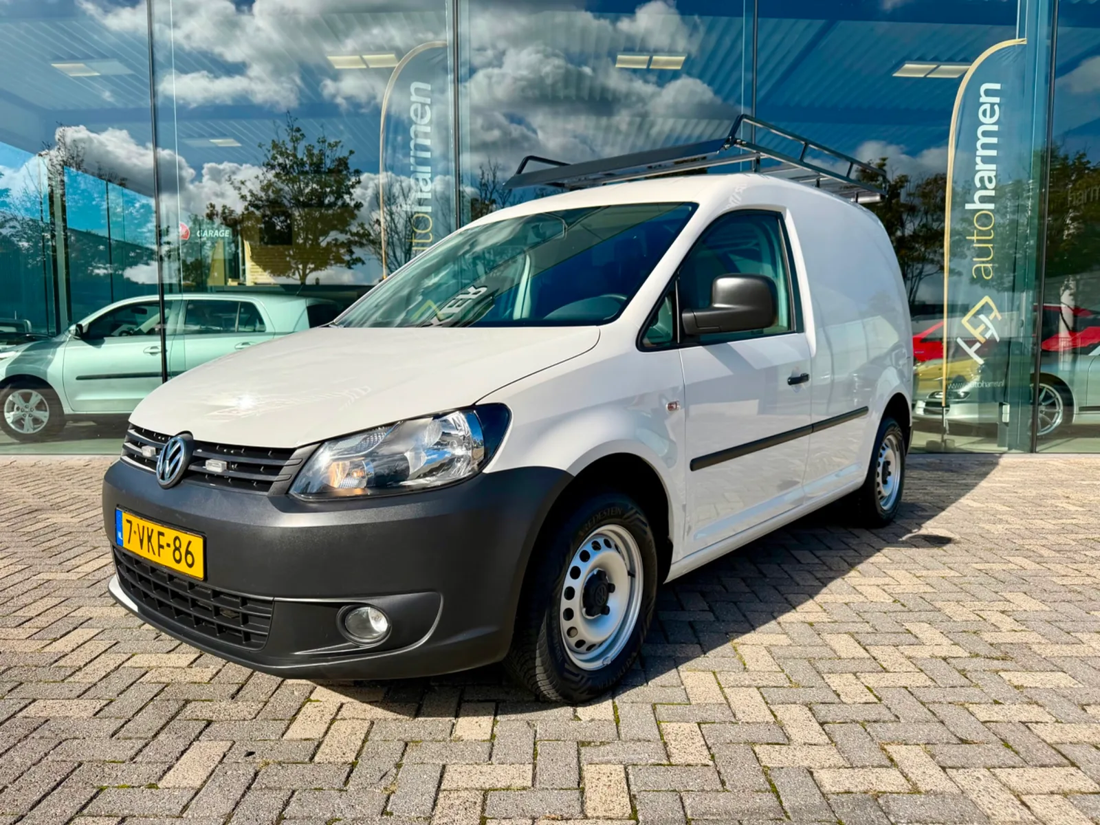 Volkswagen Caddy (2010) — foto 1
