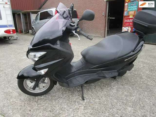 Suzuki Burgman 200 (2015) — foto 1