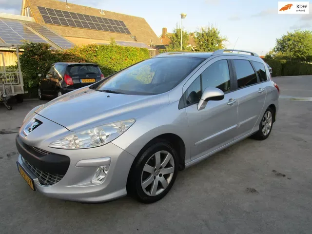 Peugeot 308 (2010) — foto 1