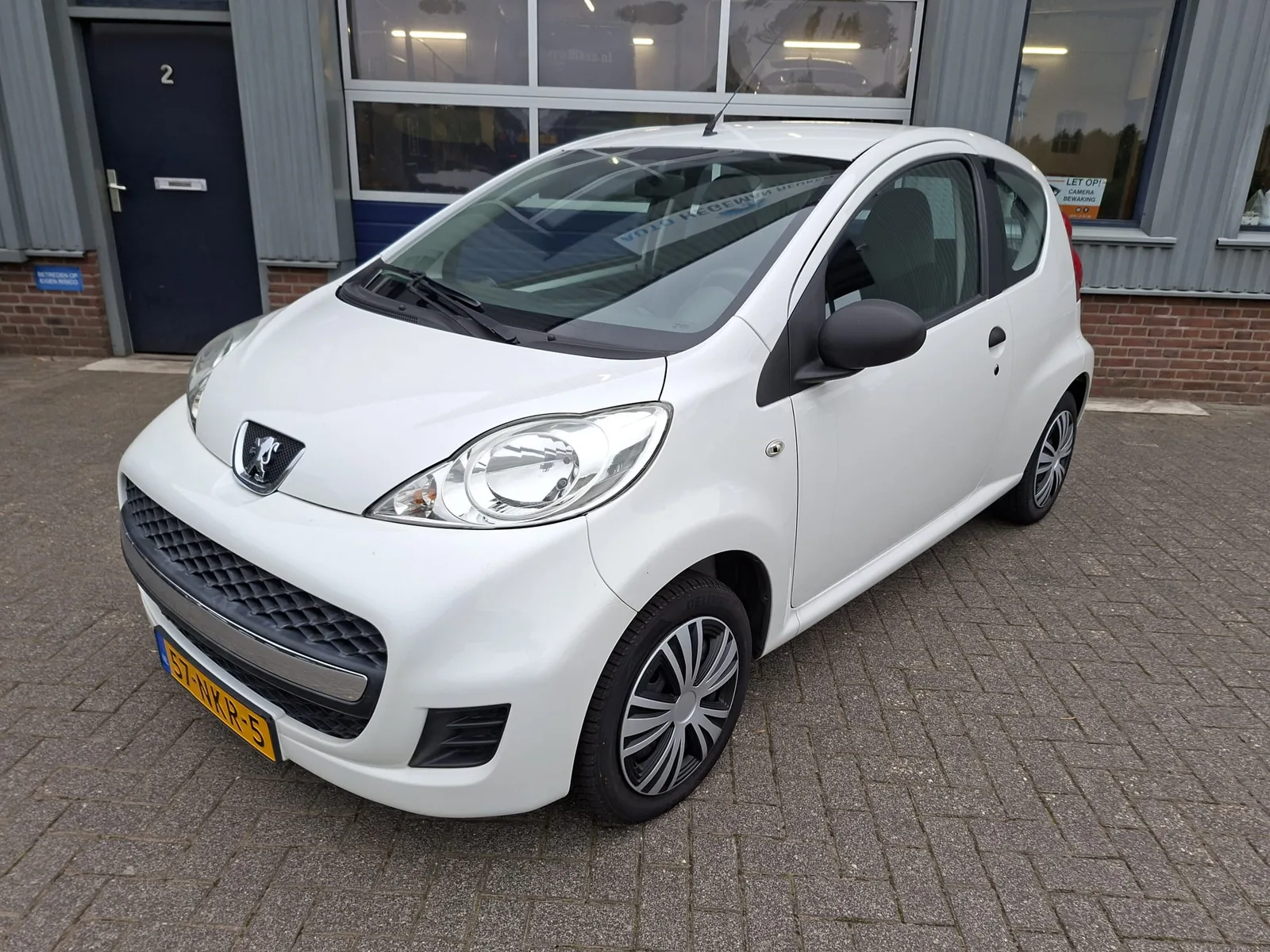 Peugeot 107 (2010) — foto 1