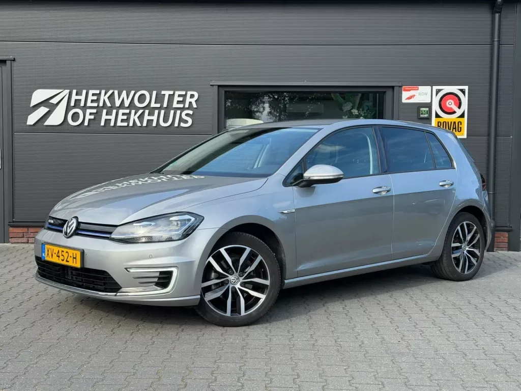 Volkswagen E-Golf (2019) — foto 1