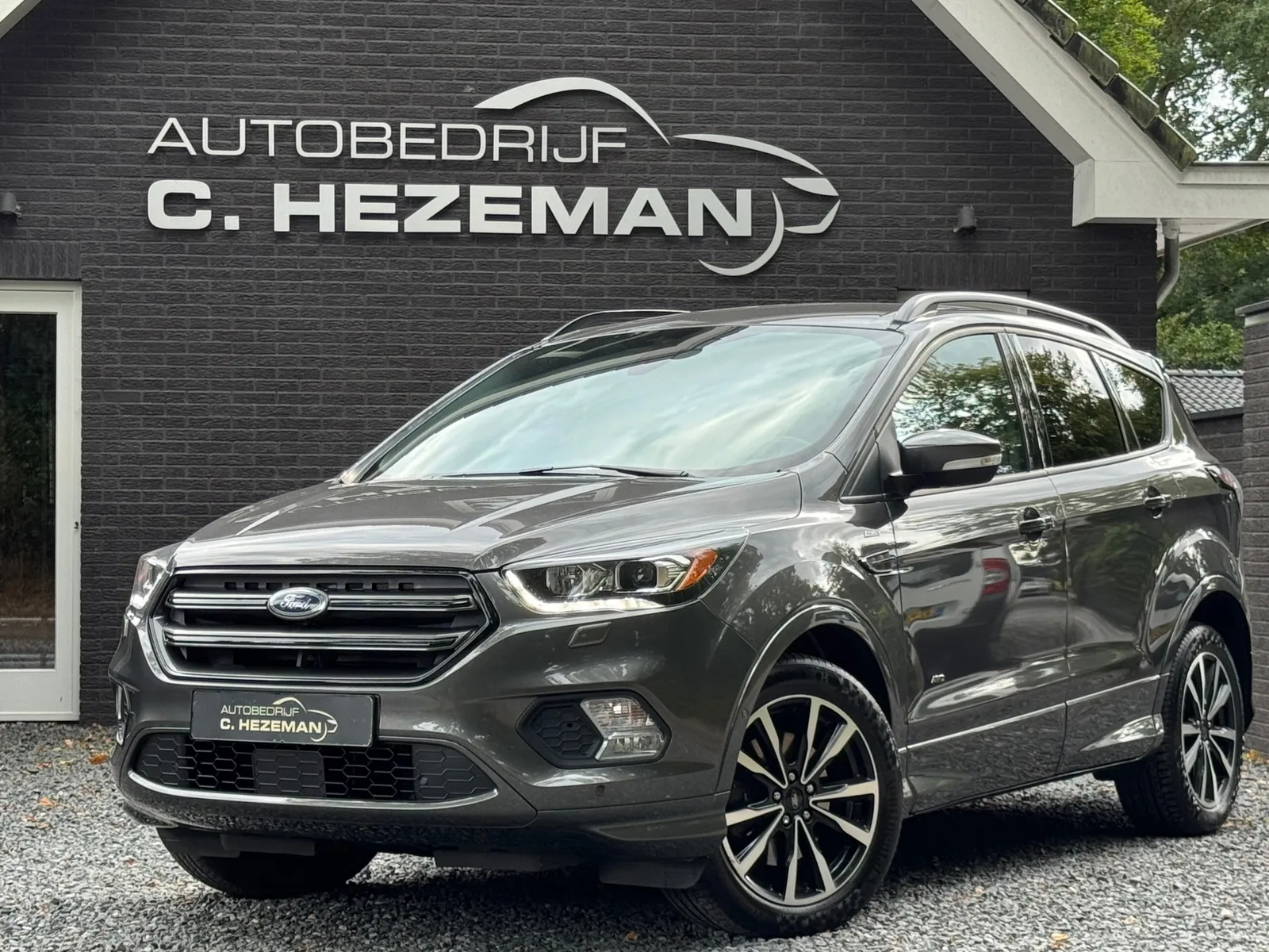 Ford Kuga (2017) — foto 1