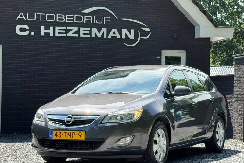 Opel Astra (2012)