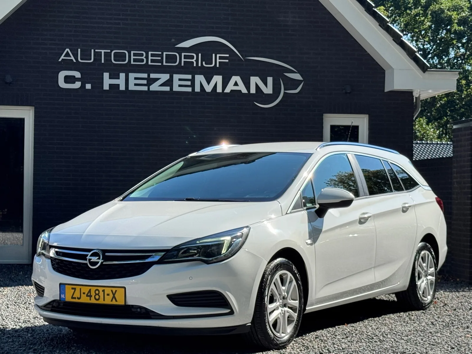 Opel Astra (2019) — foto 1