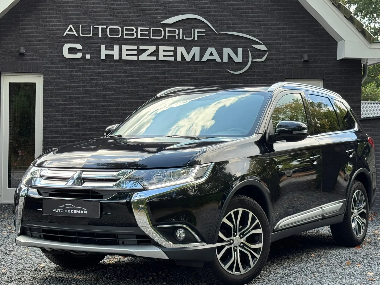 Mitsubishi Outlander (2017) — foto 1