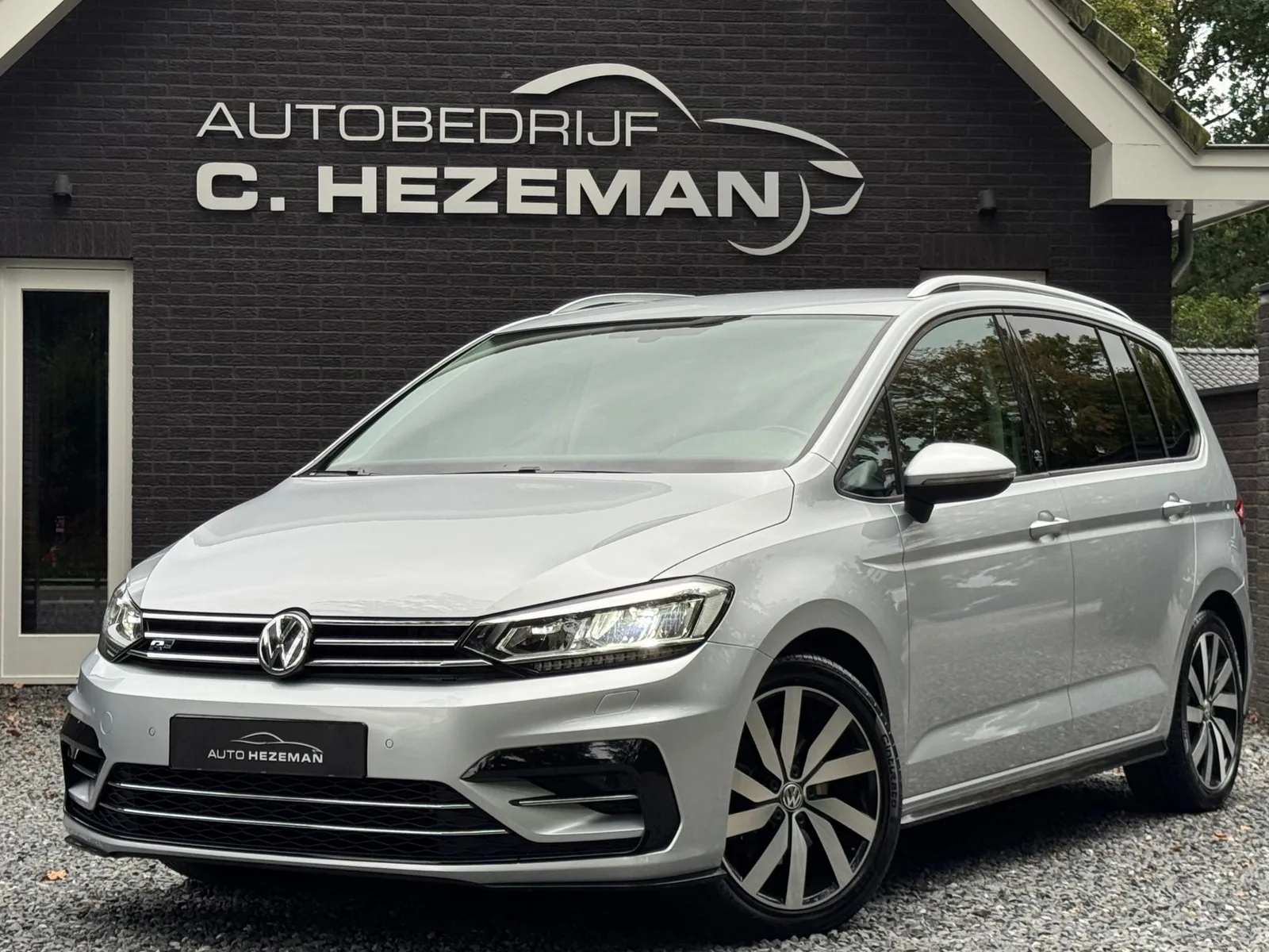 Volkswagen Touran (2017) — foto 1