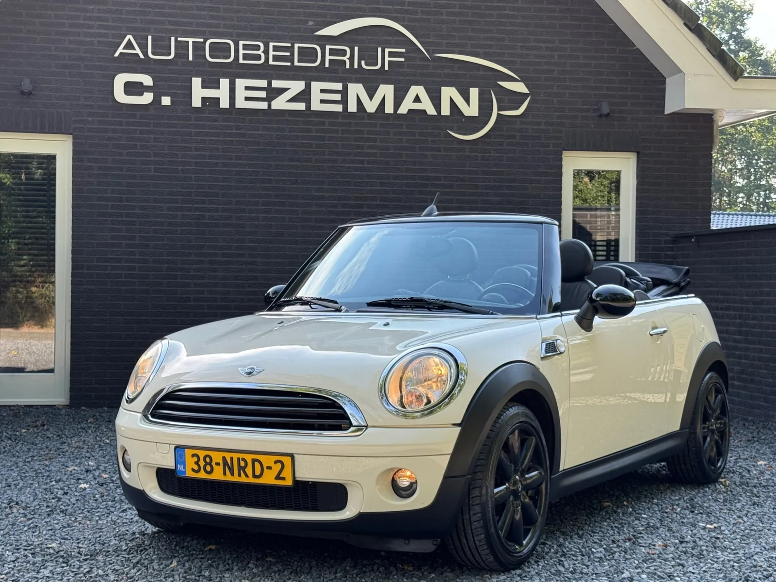 MINI Cabrio (2010) — foto 1