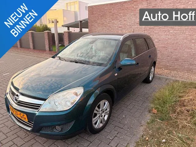 Opel Astra (2008) — foto 1