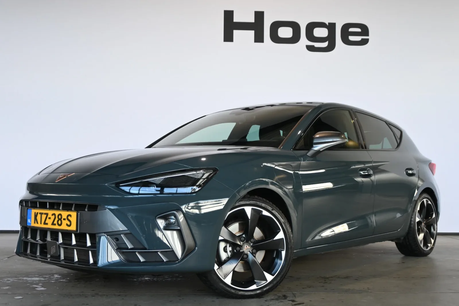 CUPRA Leon (2025) — foto 1