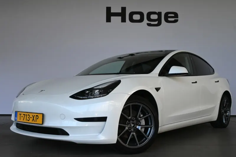 Tesla Model 3 (2022)