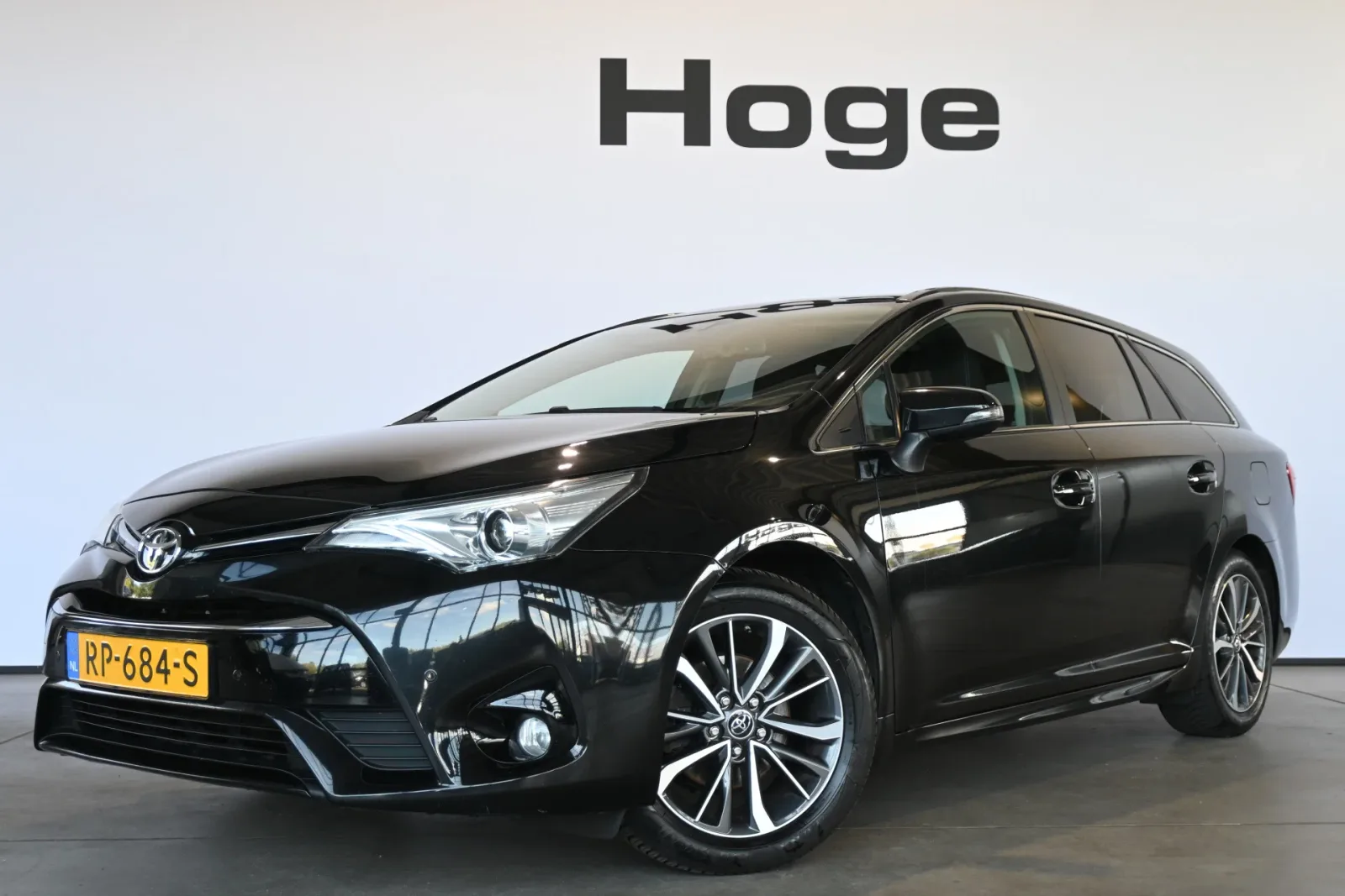 Toyota Avensis (2018) — foto 1