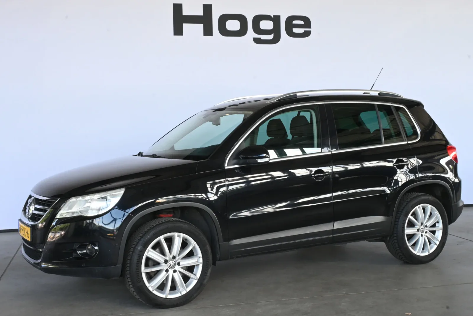 Volkswagen Tiguan (2009) — foto 1