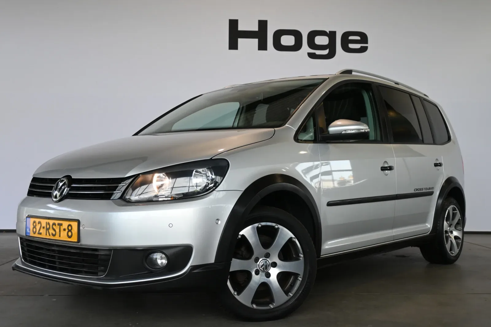 Volkswagen Touran (2011) — foto 1