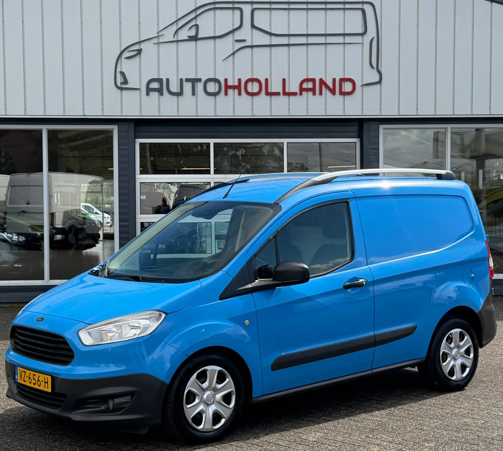 Ford Transit Courier (2016) — foto 1