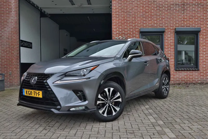 Lexus NX (2021)
