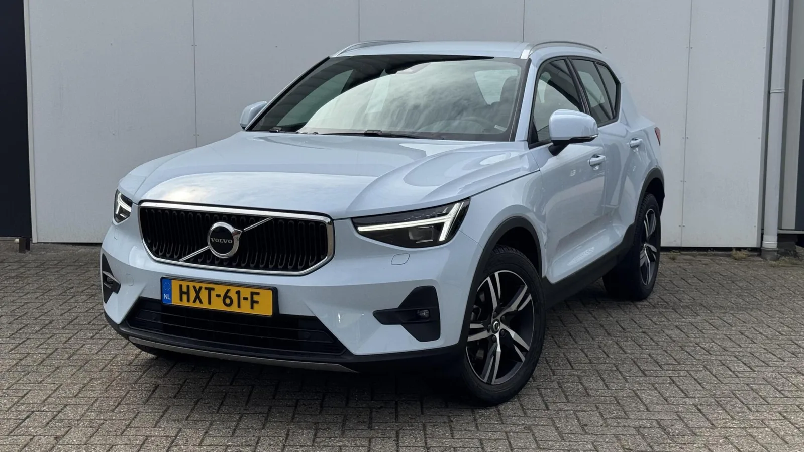 Volvo XC40 (2024) — foto 1