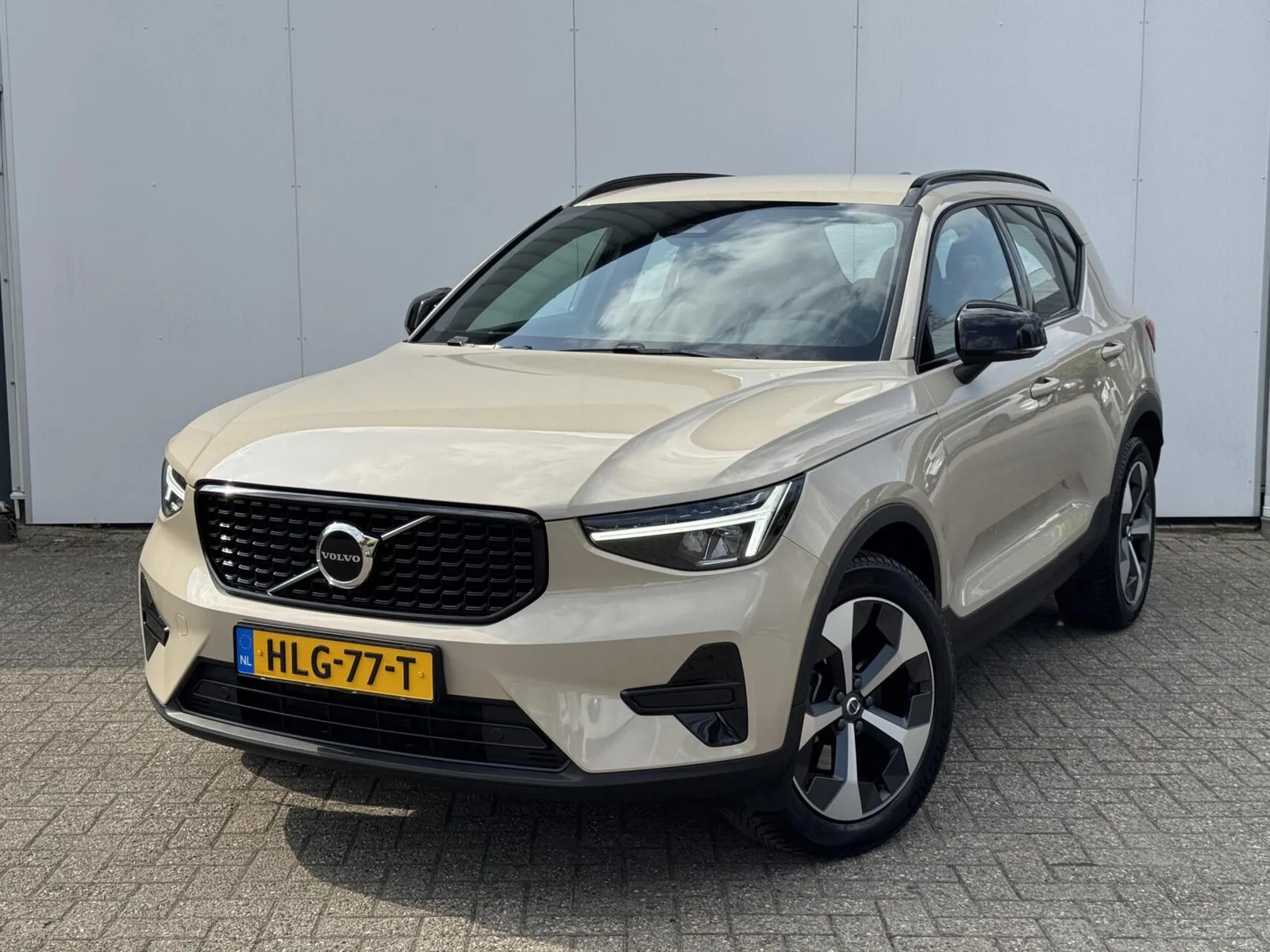 Volvo XC40 (2025) — foto 1
