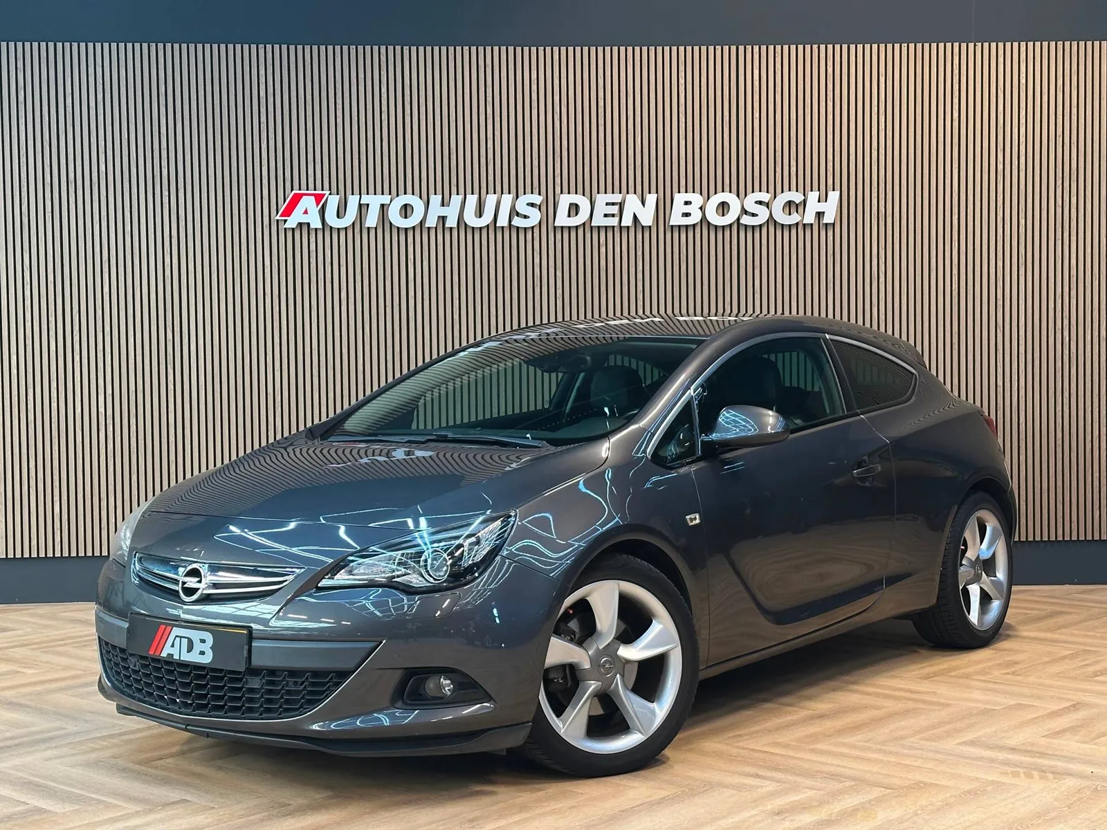 Opel Astra (2012) — foto 1