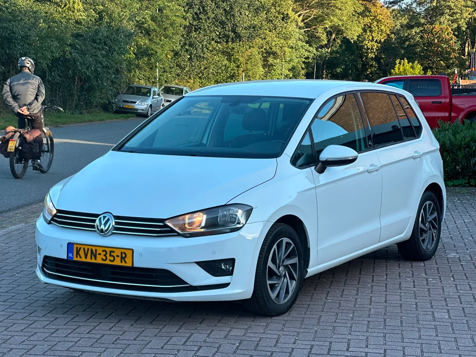 Volkswagen Golf Sportsvan (2017) — foto 1