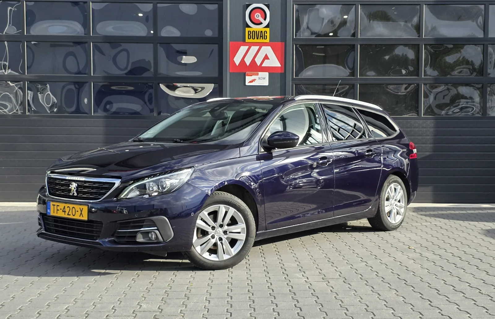 Peugeot 308 (2018) — foto 1
