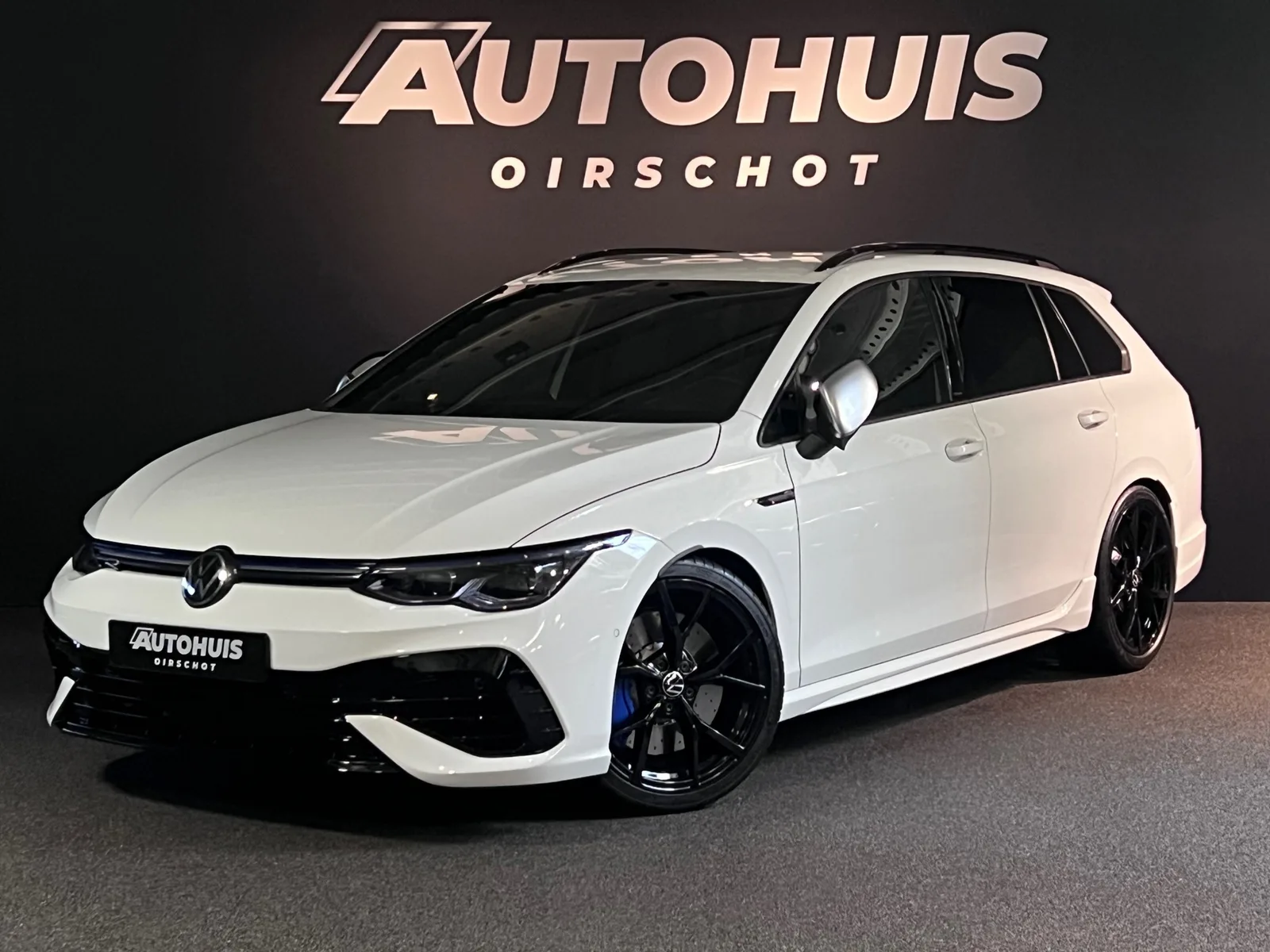 Volkswagen Golf (2023) — foto 1