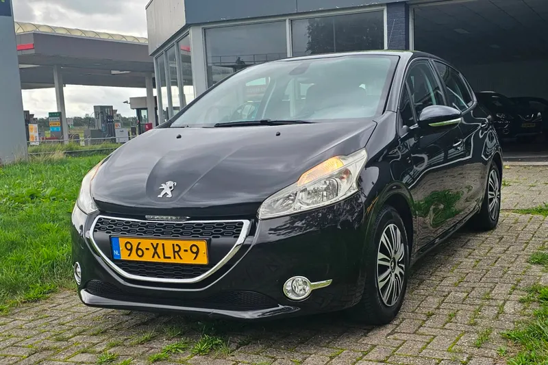 Peugeot 208 (2012)