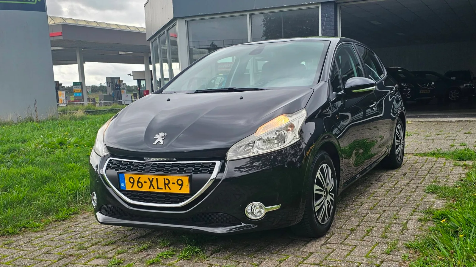 Peugeot 208 (2012) — foto 1