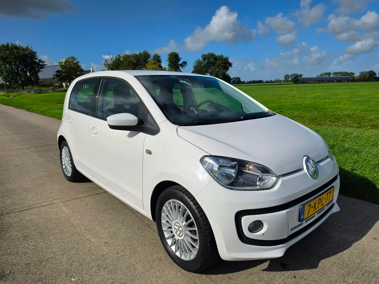 Volkswagen Up! (2013) — foto 1