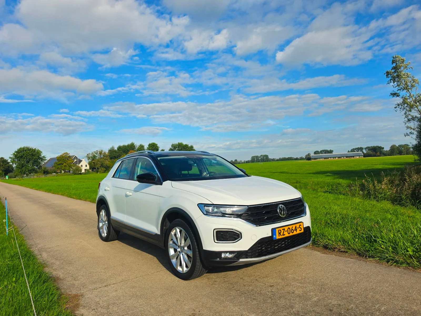 Volkswagen T-Roc (2018) — foto 1