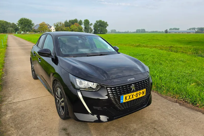 Peugeot 208 (2023)