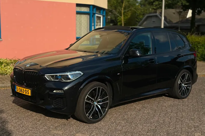 BMW X5 (2021)