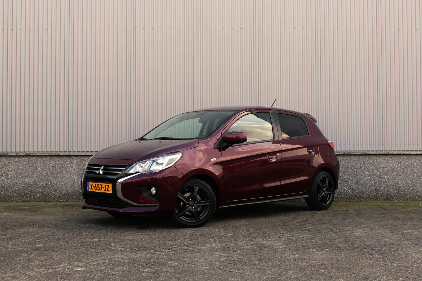 Mitsubishi Space Star (2020) — foto 1
