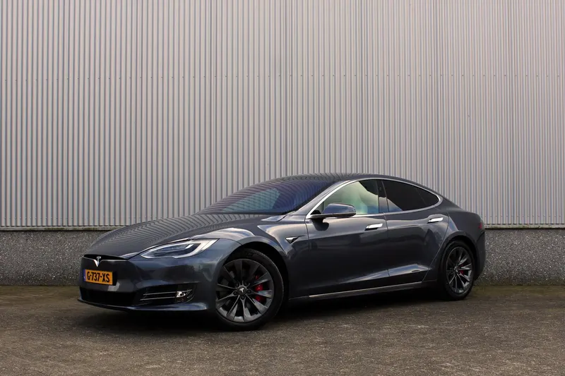 Tesla Model S (2019)