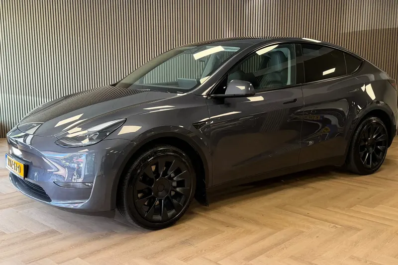 Tesla Model Y (2022)