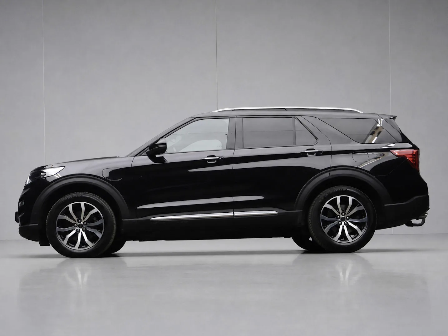 Ford Explorer (2021) — foto 1