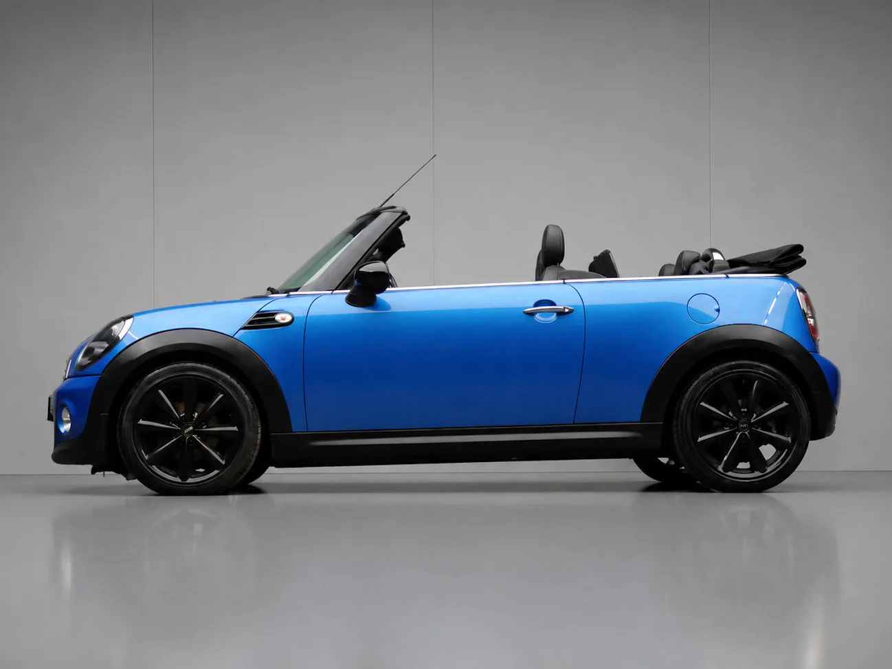 MINI Cabrio (2011) — foto 1