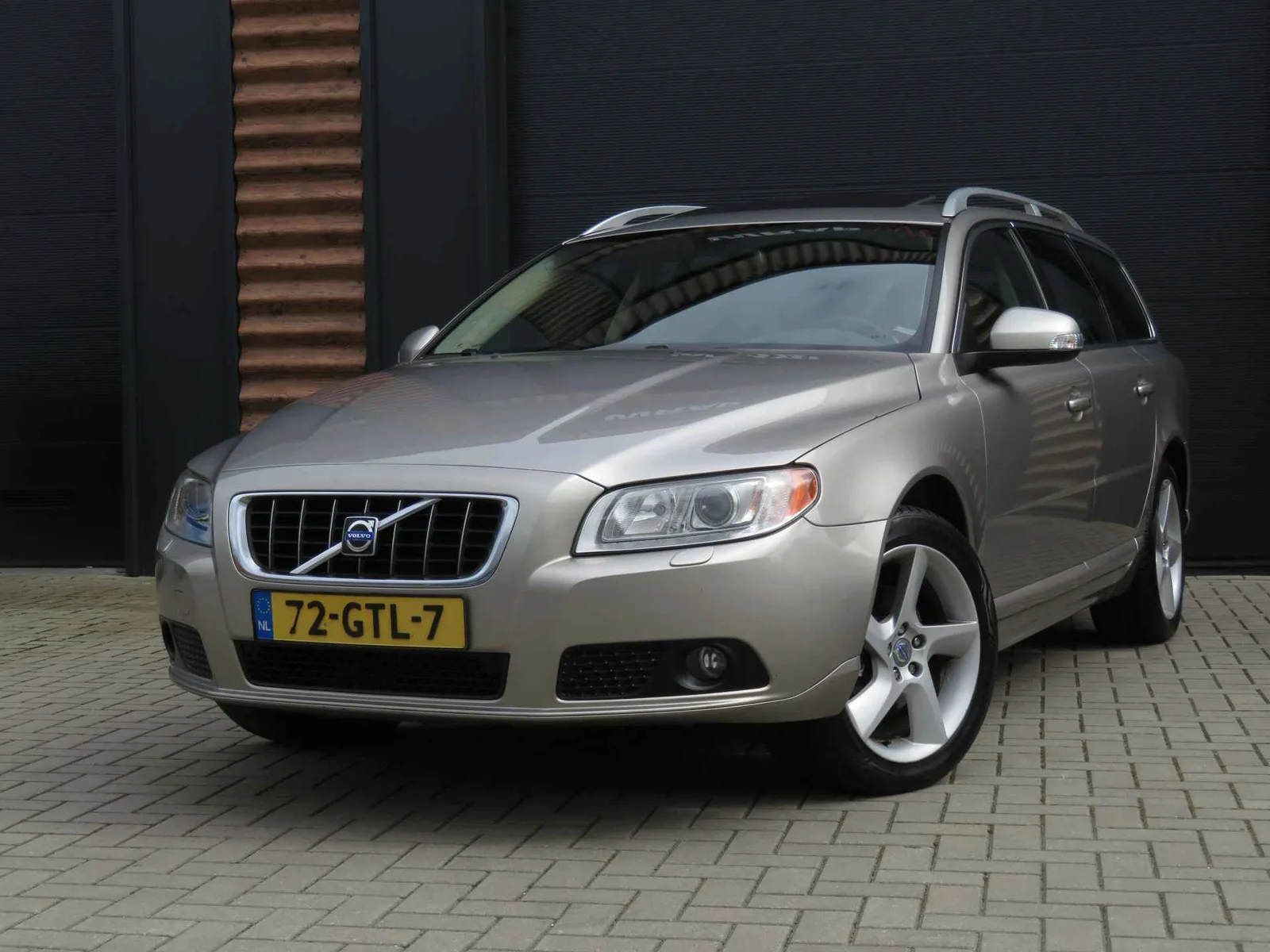 Volvo V70 (2008) — foto 1