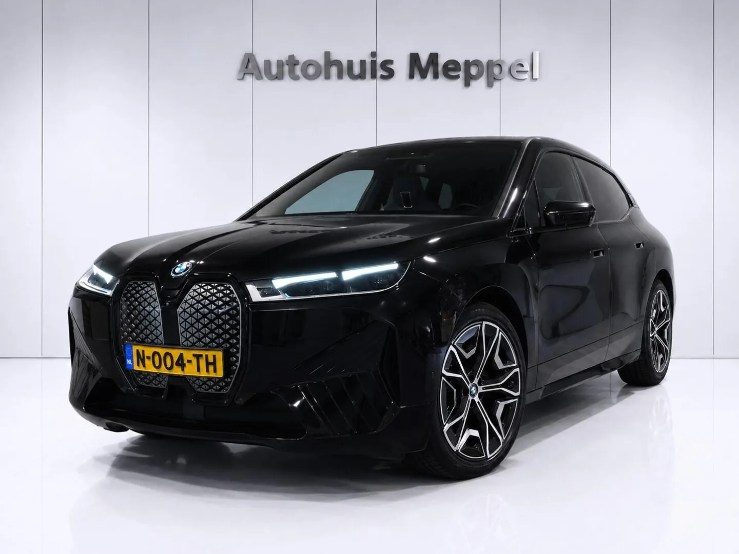 BMW iX (2021) — foto 1