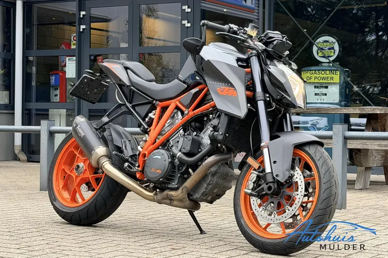 KTM 1290 Super Duke R (2015)
