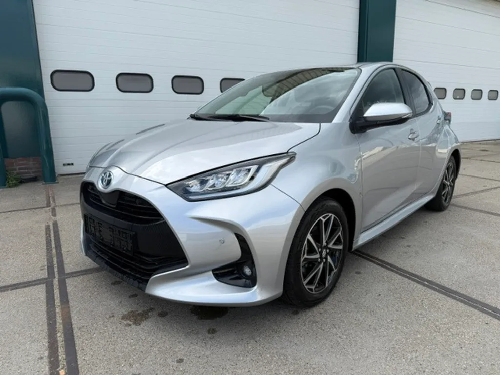 Toyota Yaris (2023) — foto 1