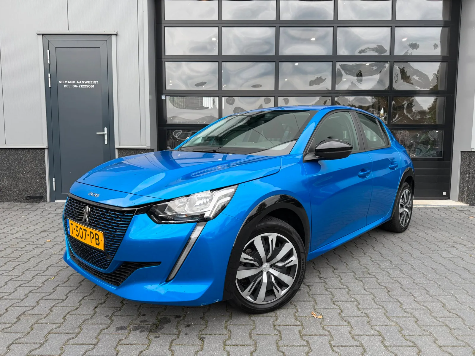 Peugeot e-208 (2023) — foto 1