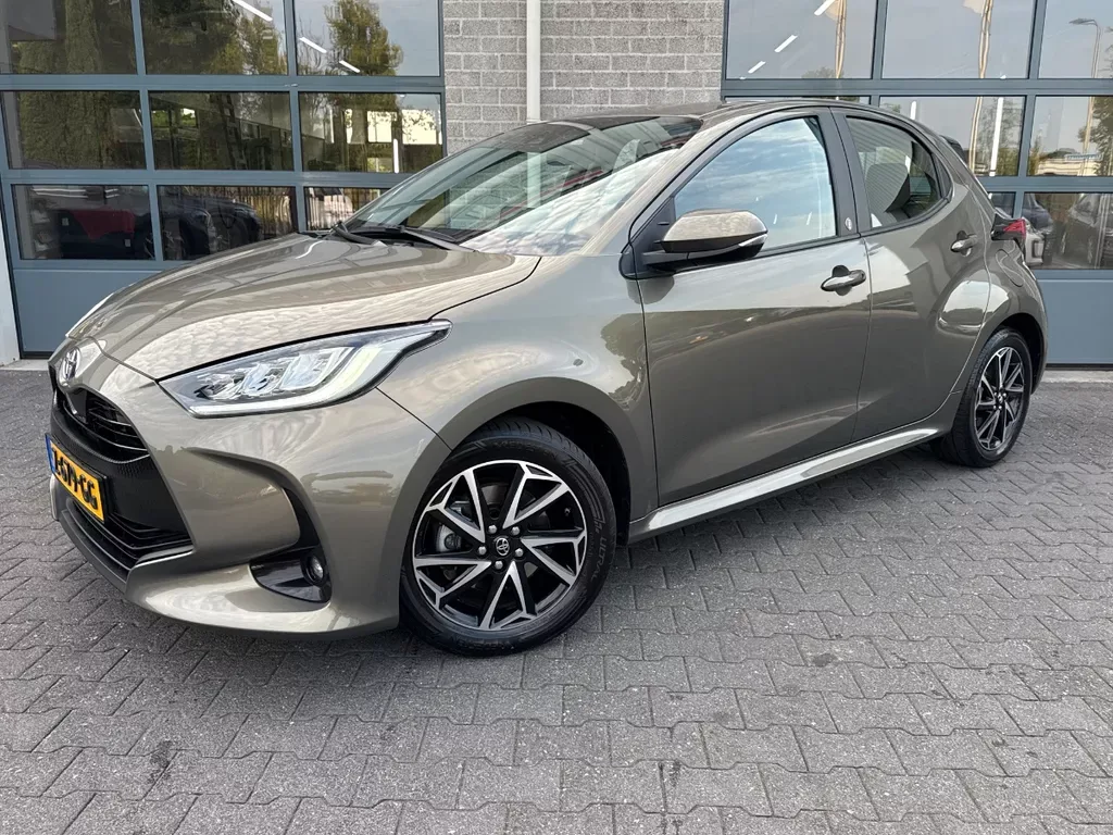 Toyota Yaris (2023) — foto 1