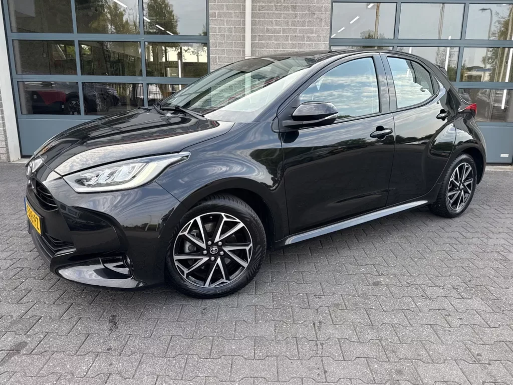 Toyota Yaris (2023) — foto 1